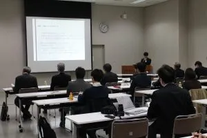 （プレゼンテーションの様子）