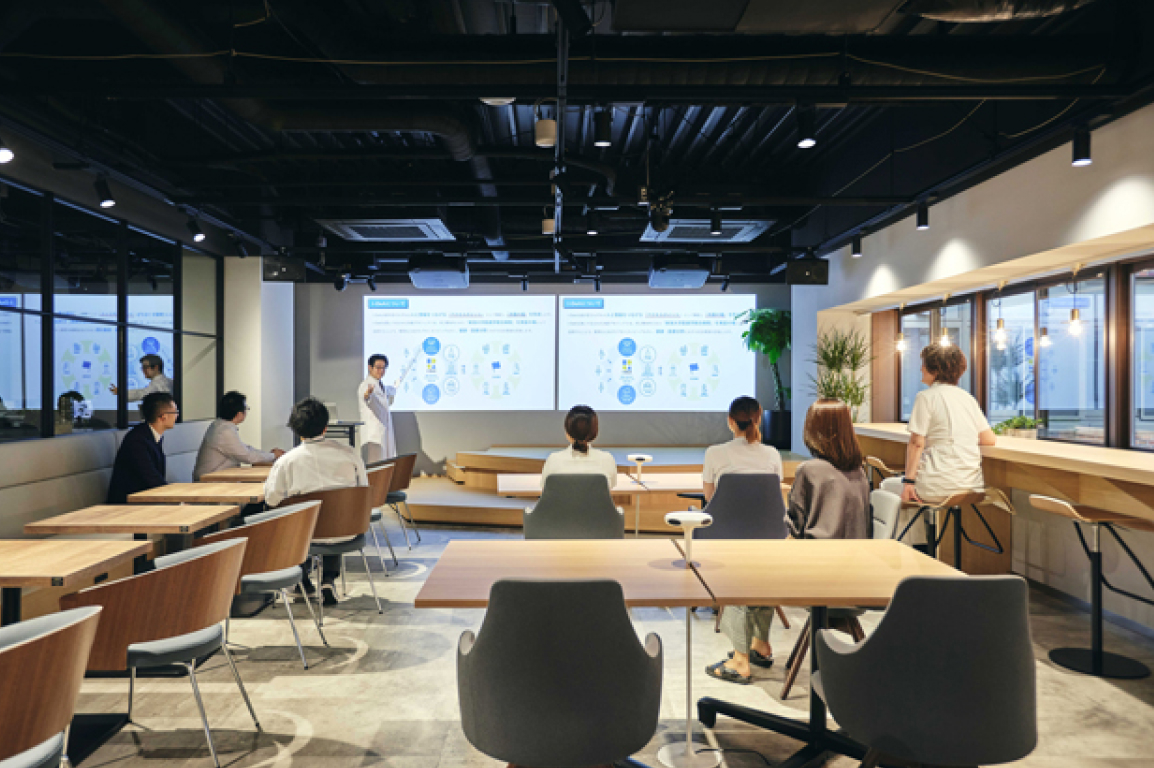 コワーキングスペース Innovation Design Atelier（通称：I-DeA）内観02
